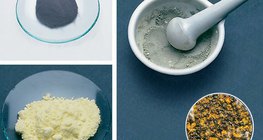 ผงเหล็ก (บน), ผงกำมะถัน (ล่าง) และส่วนผสม (ขวา)