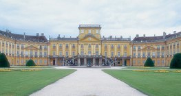 ด้านหน้าของพระราชวังเอสเตอร์ฮาซีใน Fertőd (ยุคค.ศ. 1760, บาร็อค)