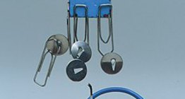 เหล็ก นิกเกิลและโคบอลต์สามารถโต้ตอบกับสนามแม่เหล็ก - 1