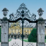 ประตูเหล็กดัดของพระราชวัง เอสเตอร์ฮาซีใน Fertőd