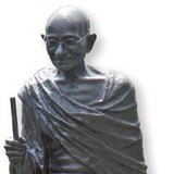 คานธี ผู้นำทางการเมืองและจิตวิญญาณของอินเดีย