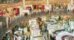 ห้างสรรพสินค้า Galeries Lafayette อันโด่งดังในปารีส
