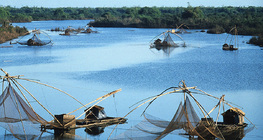 เรือประมงในแม่น้ําโขง
