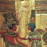 ประติมากรรมนูนของอียิปต์แสดงให้เห็นดวงอาทิตย์