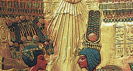 ประติมากรรมนูนของอียิปต์แสดงให้เห็นดวงอาทิตย์