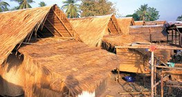 บ้านที่สร้างบนเสาเข็มในเอเชียตะวันออกเฉียงใต้