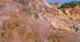 ก๊าซกำมะถันที่ปากปล่อง Solfatara