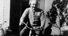 อัลเบิร์ต ไอน์สไตน์ (ค.ศ. 1879–1955)