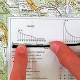 การวัดสตริงเพื่อกำหนดระยะทางของเส้นโค้งบนแผนที่