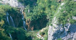 น้ำตกแห่งทะเลสาบพลิทวิเซ่โคร, เอเชีย