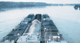 เรือบรรทุกสินค้าบนแม่น้ำดานูบ