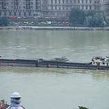 เรือท้องแบนในแม่น้ำดานูบ