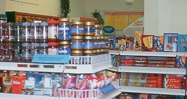 สินค้าหลากหลายในร้านสะดวกซื้อ
