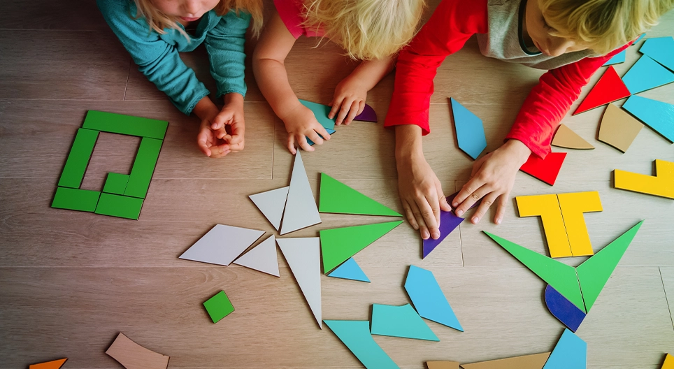 การผจญภัยเชิงเรขาคณิต 1. – เล่นกับหุ่นจำลองเครื่องบิน