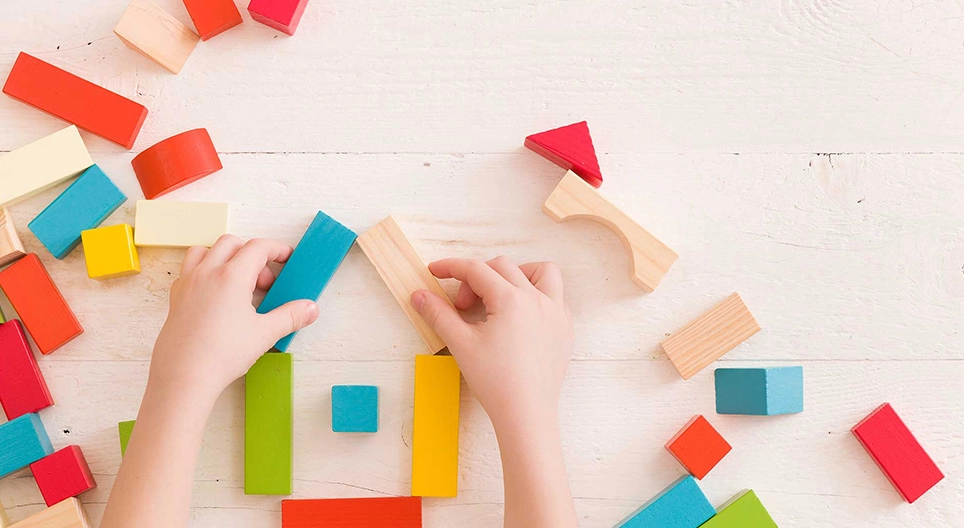 การผจญภัยทางเรขาคณิต 3. - เล่นกับหุ่นเครื่องบินและของแข็ง