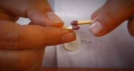 หัวไม้ขีดที่จุดไฟ