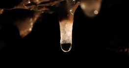 หินย้อย