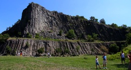 การก่อตัวของหินบะซอลต์แบบผิดปกติ