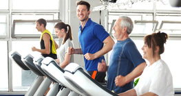 ลู่วิ่งไฟฟ้าในโรงยิม