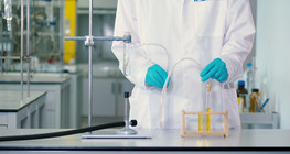 การผลิตเอทิลีนและปฏิกิริยากับน้ำโบรมีน